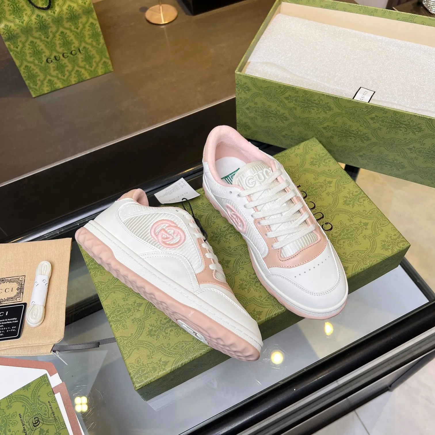 👟👟Ex-factory price 520👟👟 Top version, full styling effect, instant sales of the common practice of soft treading in the market, 💣💣💣Gucci2023 early spring Gucci G home latest hot style MAC80 sports shoes couple style casual retro distressed dirty shoes small dirty shoes small white shoes🌸🌸🌸 original purchase and development Production Gucci MAC80 new hot-selling series. The exquisite and compact interlocking double G logo romantically interprets the aesthetic concept of this series. Made of off-white leather, ▪️Material: original customized imported first-layer cowhide ▪️Inner lining: original customized imported breathable mesh ▪️Outsole: original molded two-color TPU outsole ▪️Sole thickness: 3CM ▪️Size: women's 35-40 / men's 39-45
